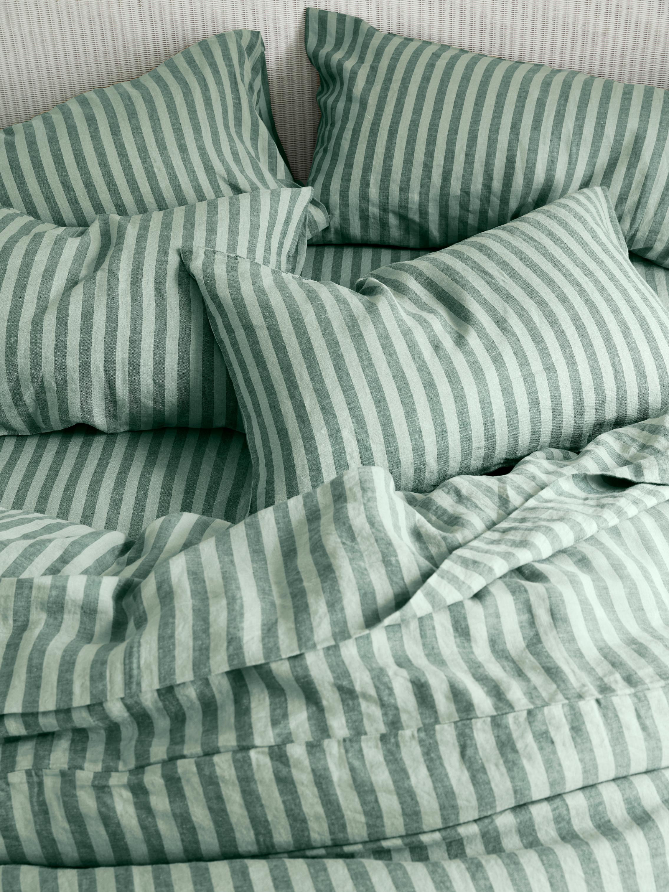 2023.04.20-Piglet-in-Bed-Chapter-2-34a0787M_hi-res_copy.jpg