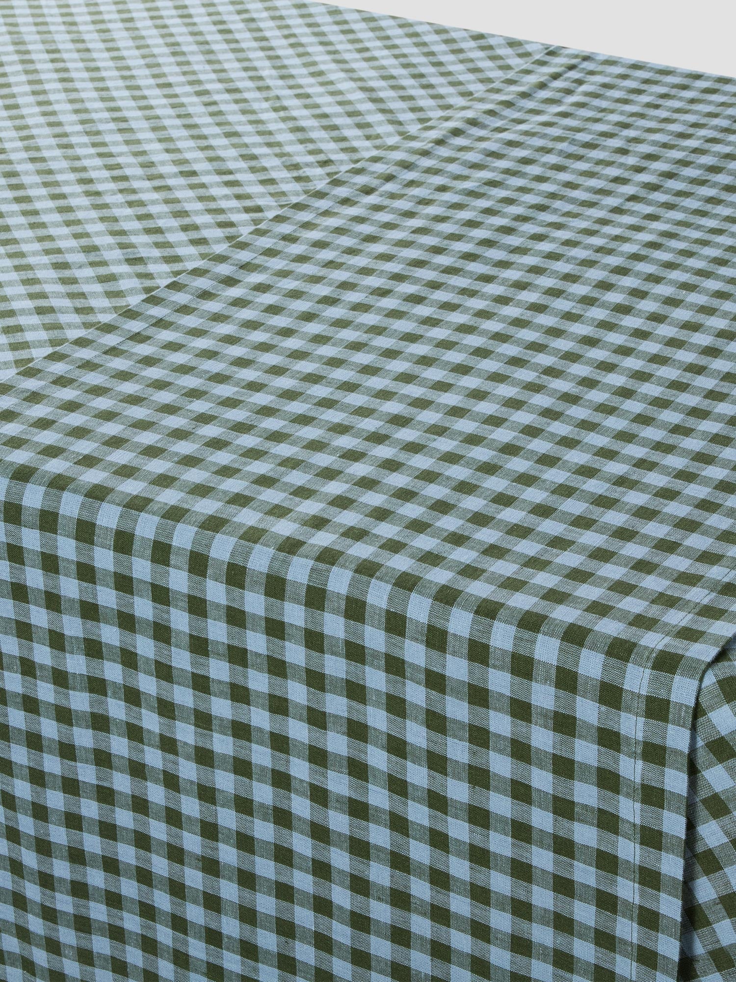 COLOUR-DRENCHED-LINEN-BLEND-TABLEWARE-Table-RunnerFERN-GREENDUSK-BLUETABLE.jpg