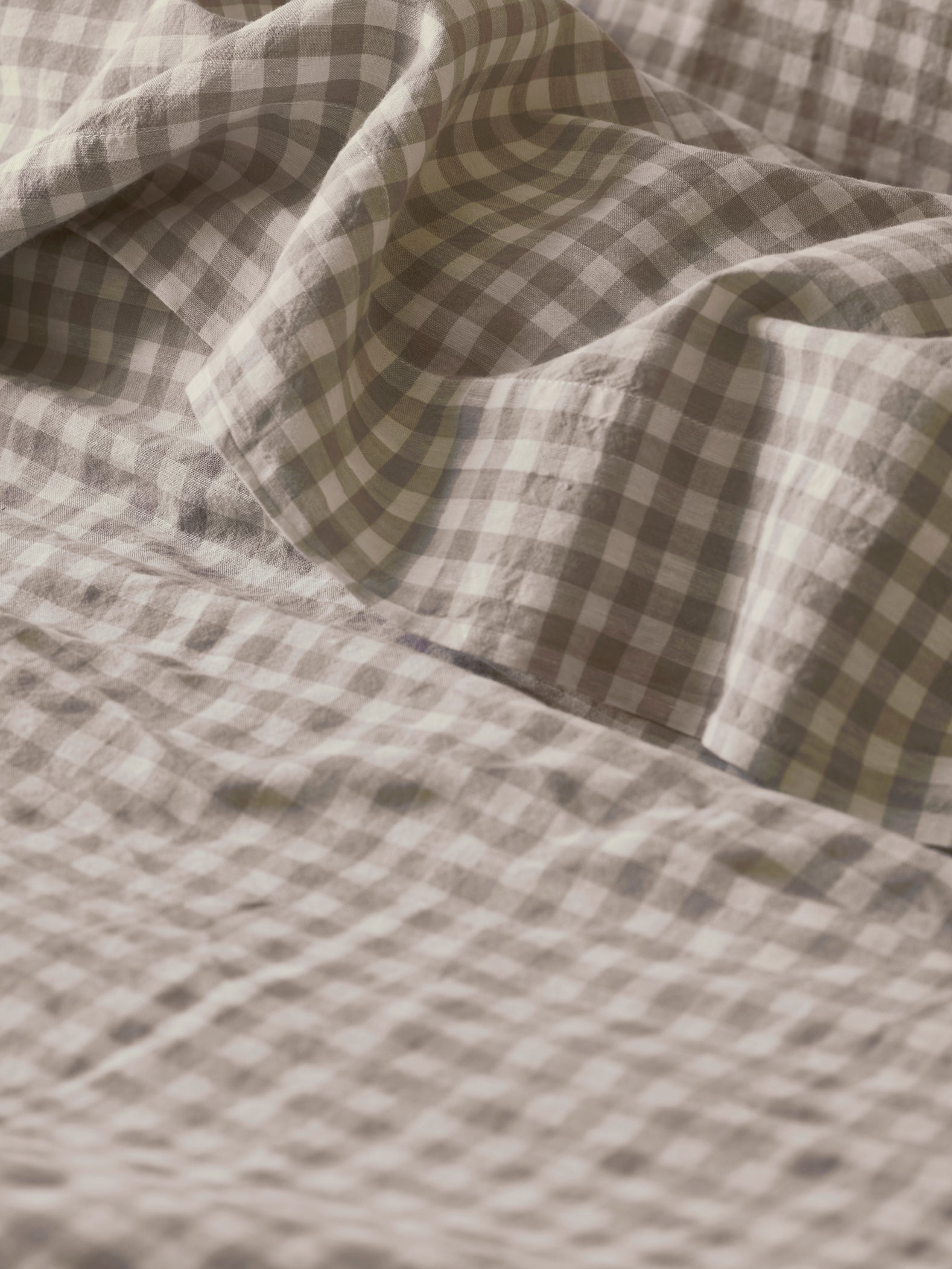 TobyMitchell2024_PIGLETINBED_LINENBLEND_MUSHROOMGINGHAM_679_copy.jpg