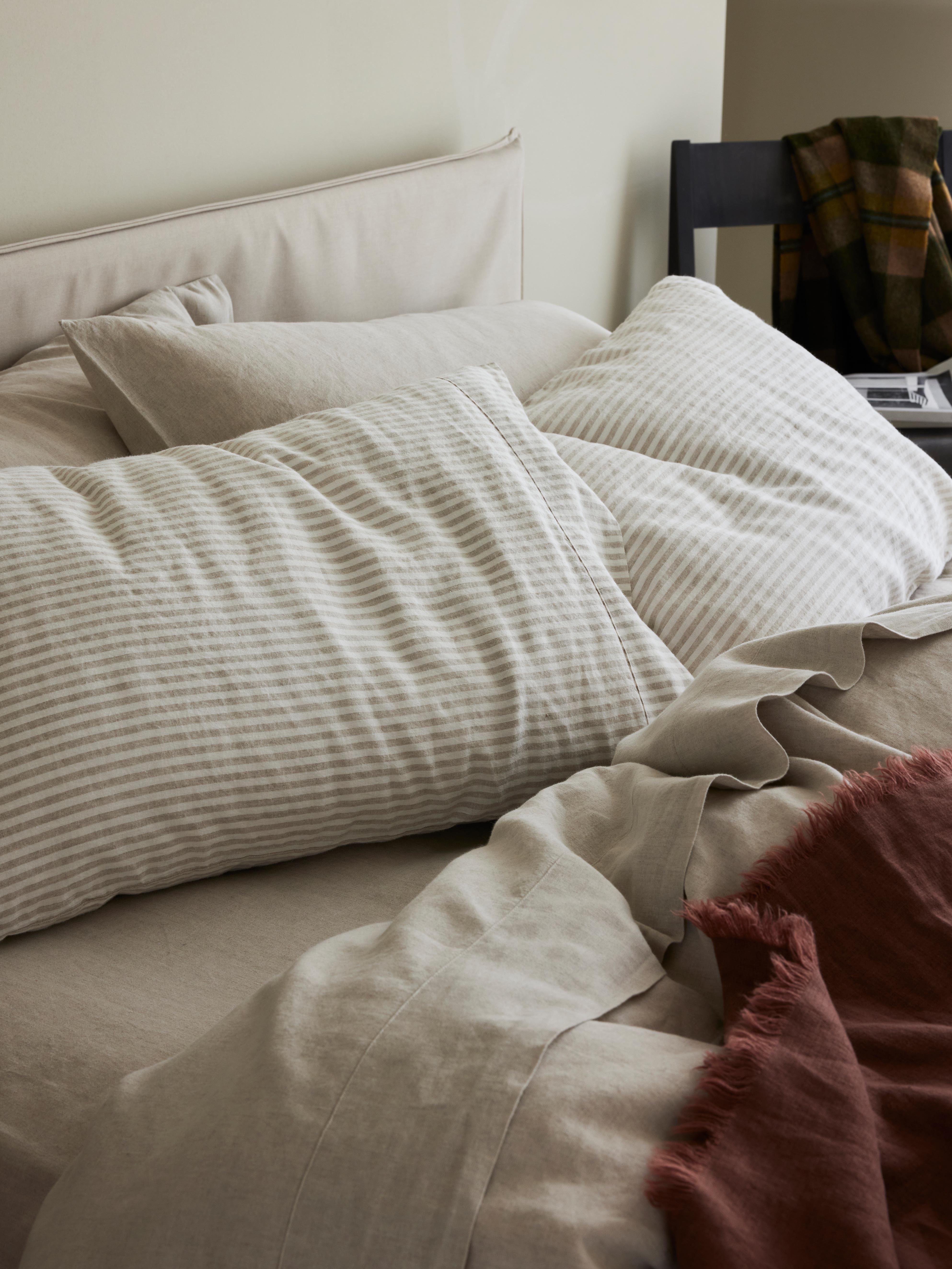 TobyMitchell2024_PIGLETINBED_LINENBLEND_OATMEAL_502_copy.jpg