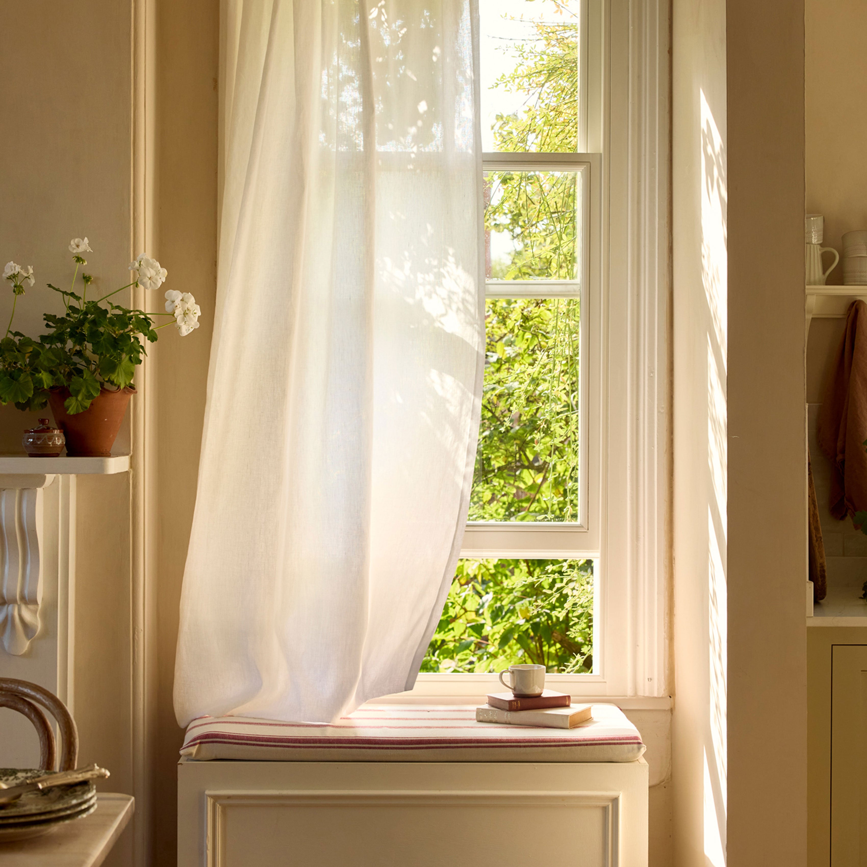 TobyMitchell2024_PIGLET_16_WHITE_LINEN_CURTAIN_WEB.jpg